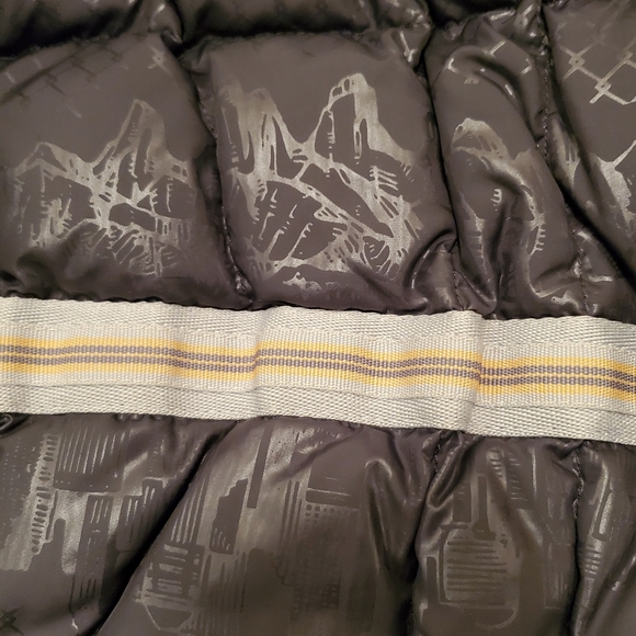 NORTH FACE Women's Parka - Picture 12 of 16